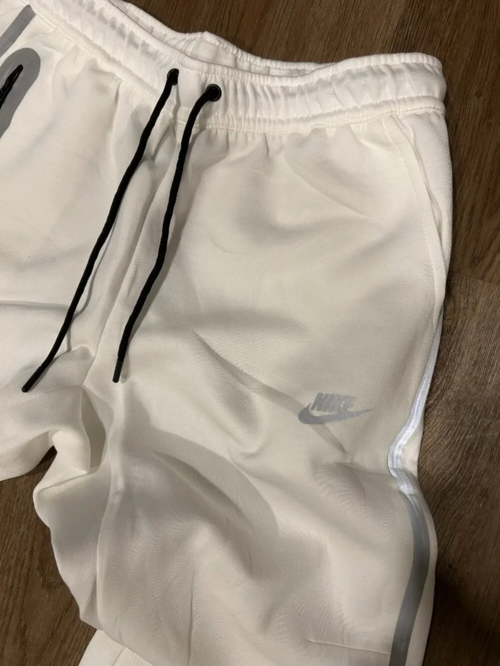 Nike Medium White tech sweatpants - Picture 2 of 5